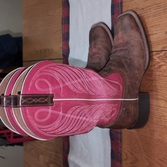 Women's Ariat Square Toe Cowboy Boots - Picture 2 of 5